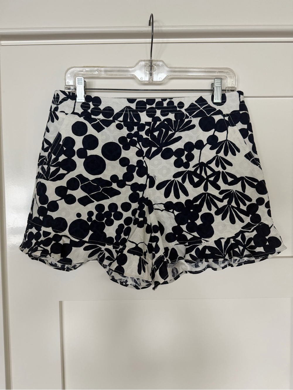 NWT Trina Turk Navy & White Botanical Print Shorts Size 6